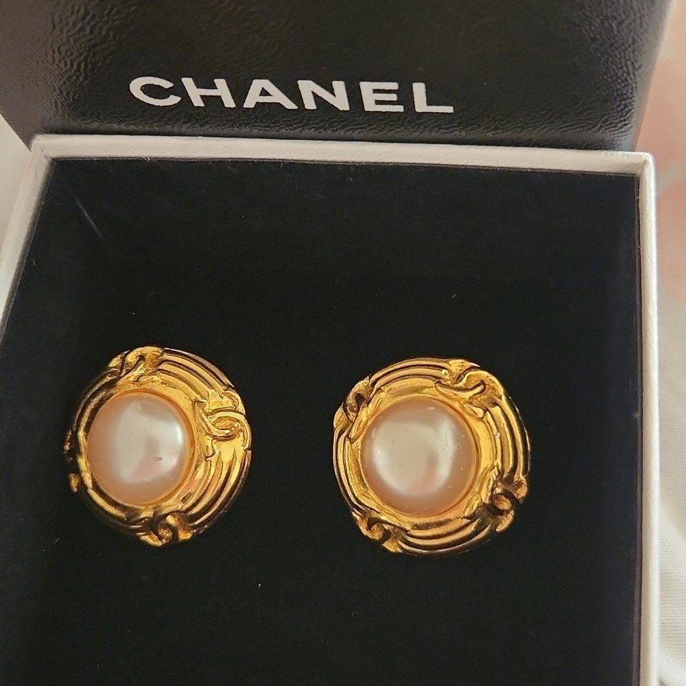 Chanel‎ CC Coco Mark 4-Tow Pearl Vintage Clip Earrings (24k Gold Plated)